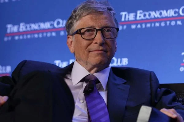 Bill Gates'ten Koronavirüs aşısı için yatırım