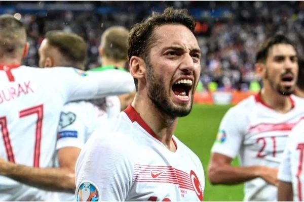Çalhanoğlu'ndan 'Virüse pas yok' mesajı