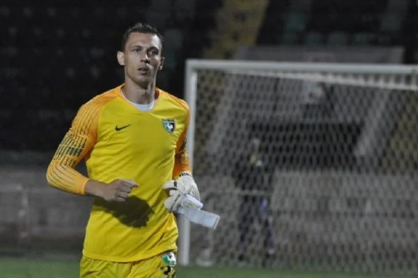 Denizlispor'un kalecisi sözleşmesini feshetti