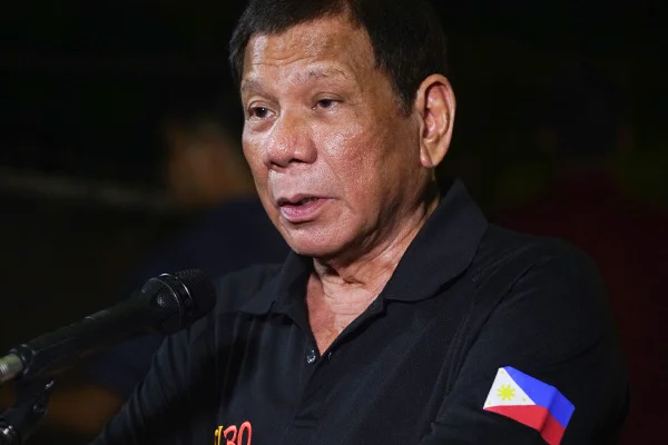Duterte, koronavirüs tedbirleri için emir verdi: Kurallara uymayanları vurun