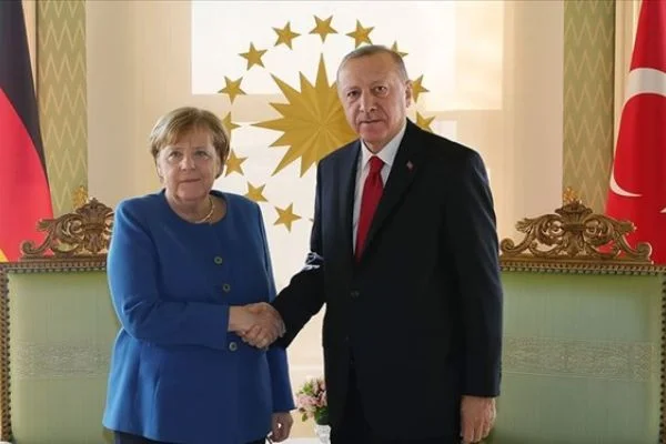 Erdoğan ile Merkel corona virüsü görüştü