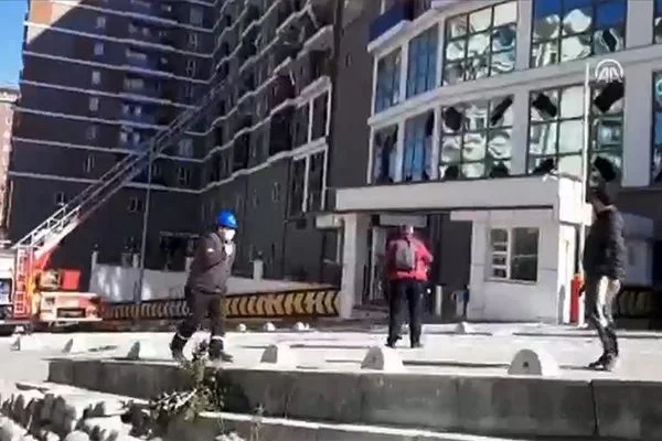 Esenyurt'ta bir binada patlama: Yaralılar var
