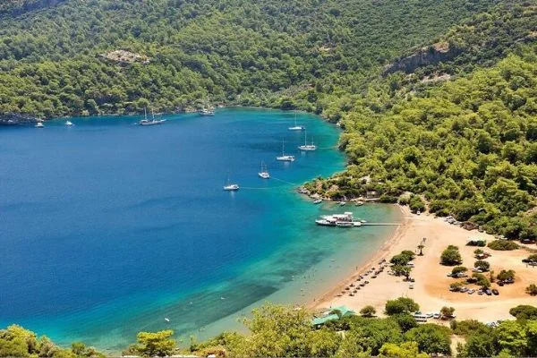 Evde kalsak da aklımız sakin beldelerde