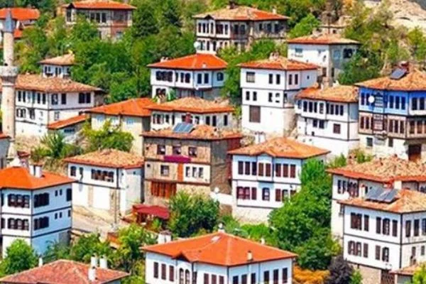 Evler Safranbolu'da hayat buldu