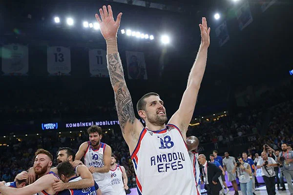 Fransız basketbolcudan övgü: Türkiye, Fransa'dan daha güvenli