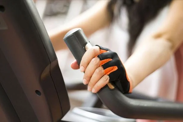 Gençlik ve Spor Bakanlığı'ndan 'evde spor' paylaşımı