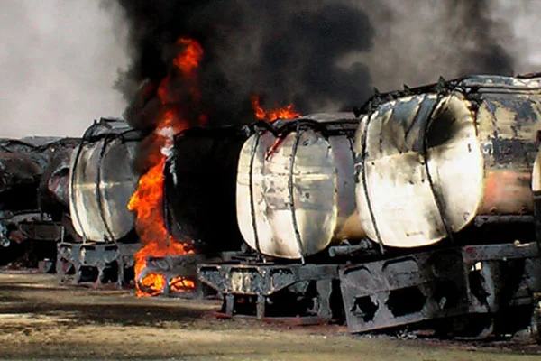 Hafter'e yakıt taşıyan tankerler vuruldu