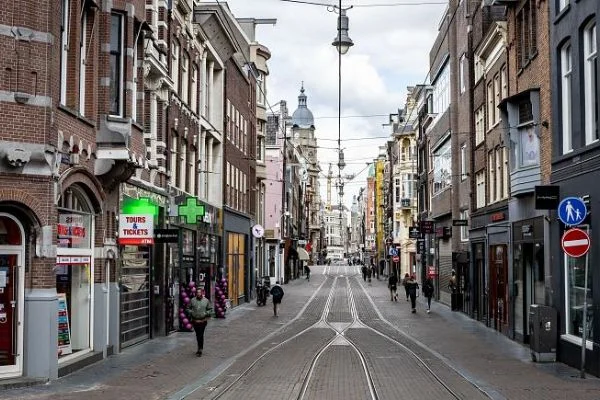 Hollanda'da 54 Türk vatandaşlı Covid-19 nedeniyle hayatını kaybetti