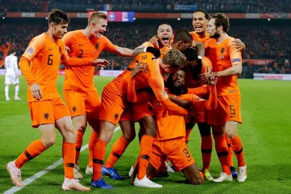 Hollanda liglerinde şampiyon çıkmayacak