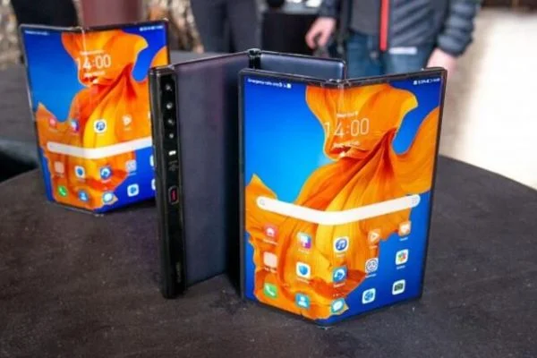 Huawei'nin katlanabilir telefonu 8 Nisan'da satışta