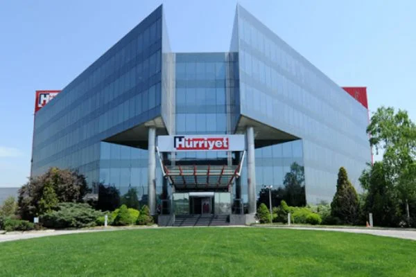 Hürriyet gazetesinin başyazarı kim oldu?