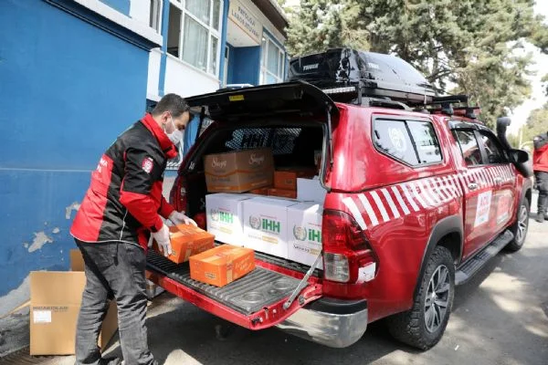 İHH'dan 20 bin sağlıkçıya hediye paketi