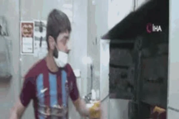 İki günlük sokağa çıkma yasağında fırıncılar iş başında