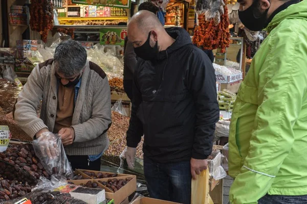 İkinci sokağa çıkma yasağında sepetler atıştırmalıkla doldu