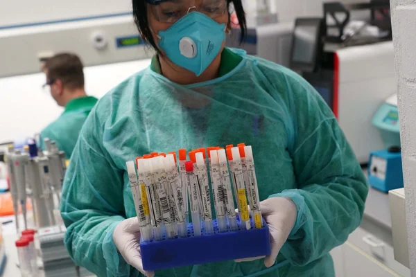 İngiltere'de Müslüman doktorlar, Kovid-19 kurbanı ilk sağlık çalışanları oldu