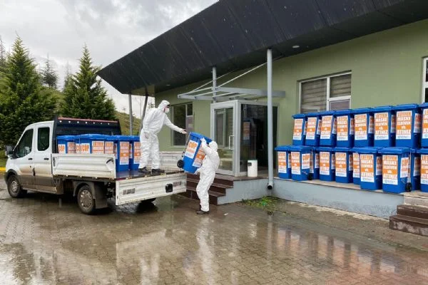 İşi biten maskeler ve eldivenleri bu çöp kutularına atalım