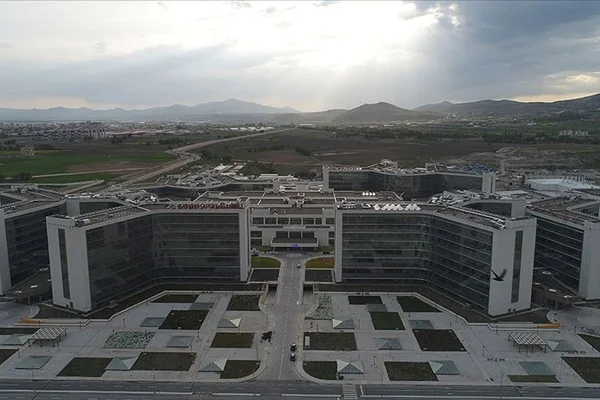 Kayseri Şehir Hastanesi yükü sırtlıyor