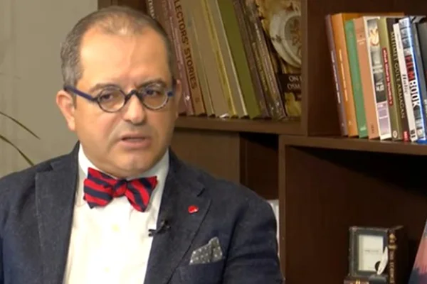 Koç Üniversitesi, canlı yayında işine son verdi