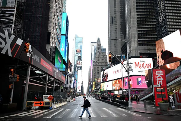 Korku, New York'un üzerinde asılı ... ve en kötüsü geliyor!