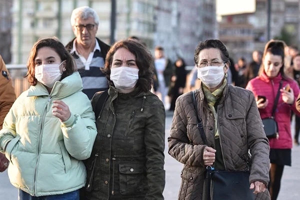Koronavirüs salgınında üç büyük ilde en riskli ilçeler