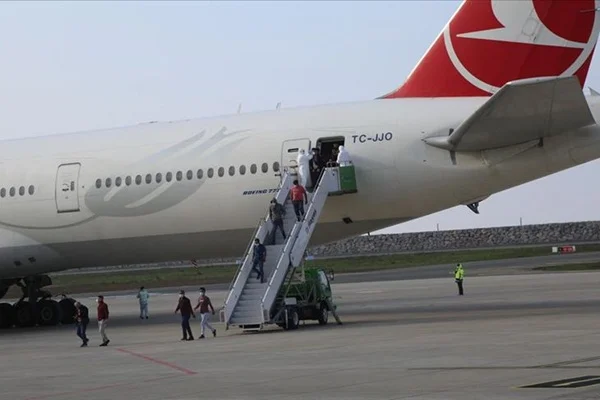 Kuveyt'teki Türk işçilerden 301'i Türkiye'ye getirildi