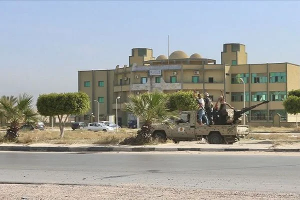 Libya'da Hafter'e beklenmedik darbe: BAE'ye ait 6 panzer ve 10 tank ele geçirildi