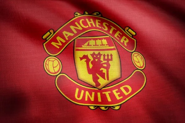 Manchester United 'ayakta seyirci' alacak