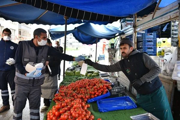 Maskeler Büyükşehir'den tedbir vatandaştan