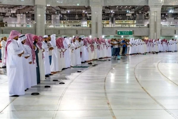 Mescid-i Haram, Mescid-i Nebevi ve Mescid-i Aksa'da ilk teravih namazı kılındı