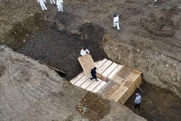 New York Belediye Başkanı'ndan, 'toplu mezar' itirafı