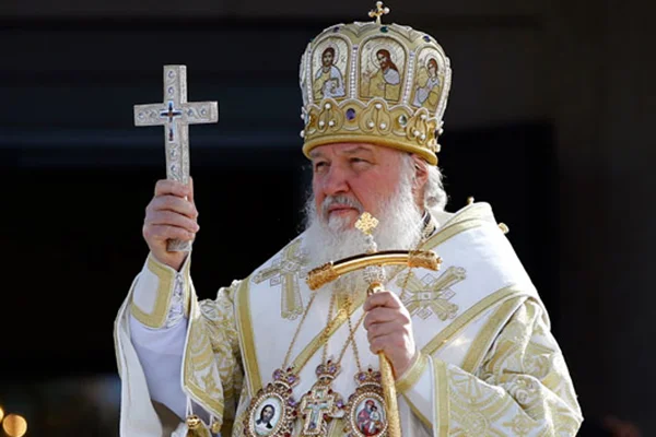 Patrik Kirill, koronavirüse karşı 'mucizevi ikonla' Moskova'yı dolaşıp dua etti