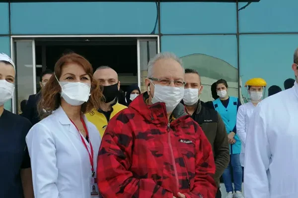 Prof. Dr. Oğuz Özyaral koronavirüsü yendi