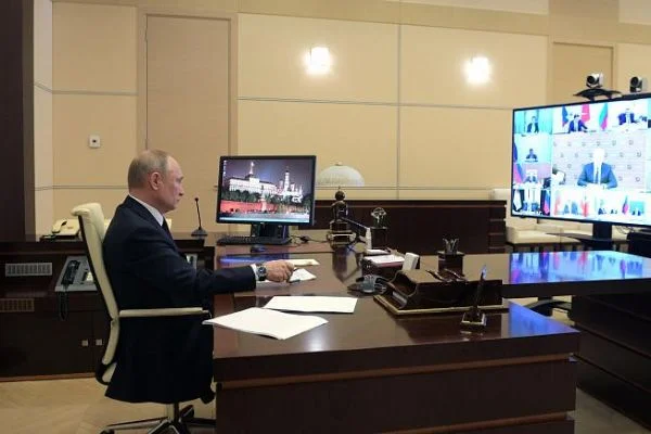 Putin: Yerli silahları Suriye'de test ederek deneyim kazandık