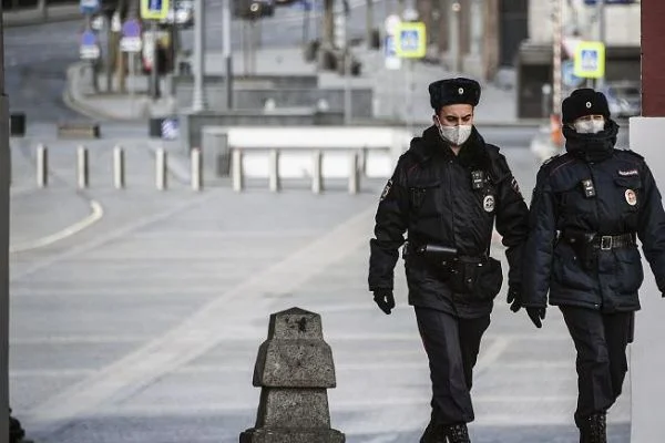 Rusya'da bir kişi sokağa çıkma yasağına uymayan 5 kişiyi 'gürültü' gerekçesiyle öldürdü