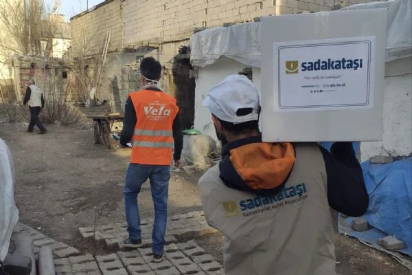Sadakataşı yurtiçi acil yardımlarını sürdürüyor