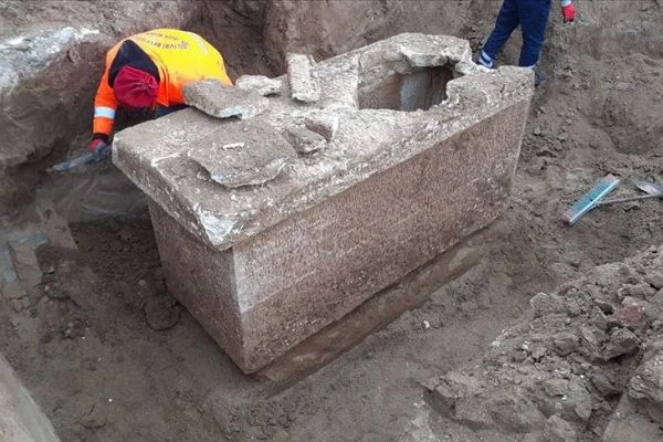Silivri'de Roma dönemine ait olduğu düşünülen lahit bulundu