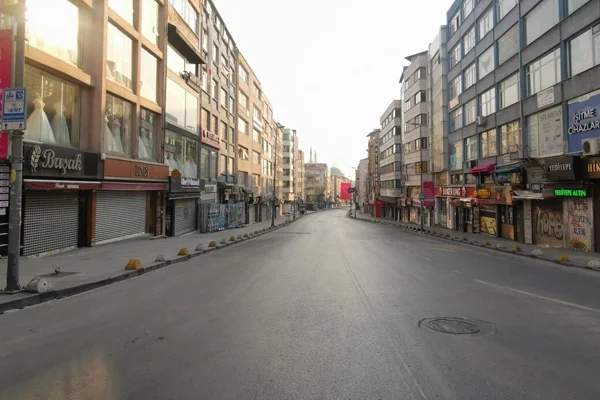 Sokağa çıkan 18 bin 770 kişiye ceza
