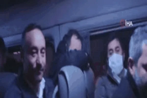 Sosyal mesafeye uymadan İETT şoförlerini taşıyan servis sürücüsüne ceza