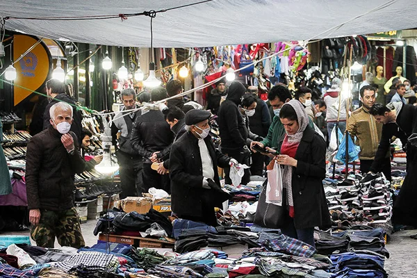 Tahran'da dükkan ve mağazalar açılmaya başladı