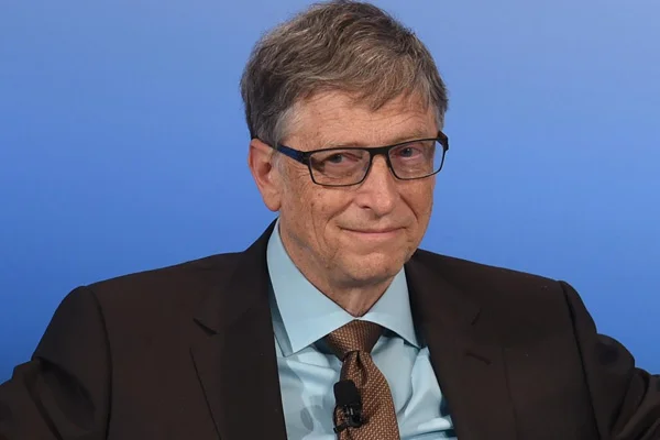 Trump'ın eski danışmanından Bill Gates'e koronavirüs suçlaması