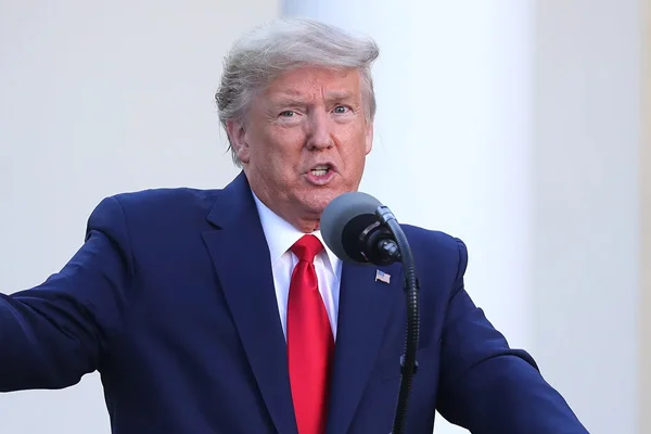Trump'tan maske yerine ''şal'' önerisi
