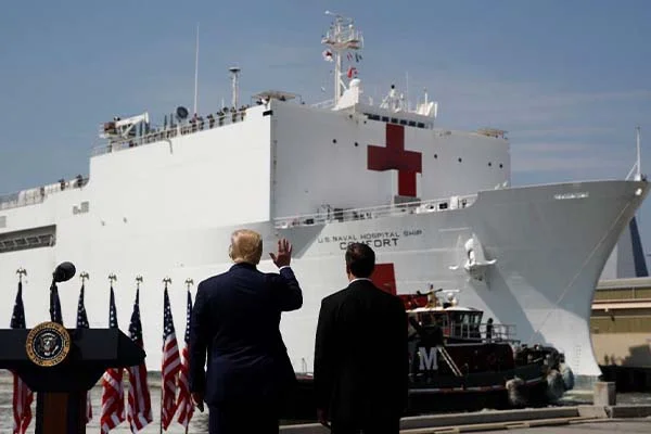 Trump yolcu etmişti... New York'a gönderilen hastane gemisinin mürettebatında koronavirüs tespit edildi