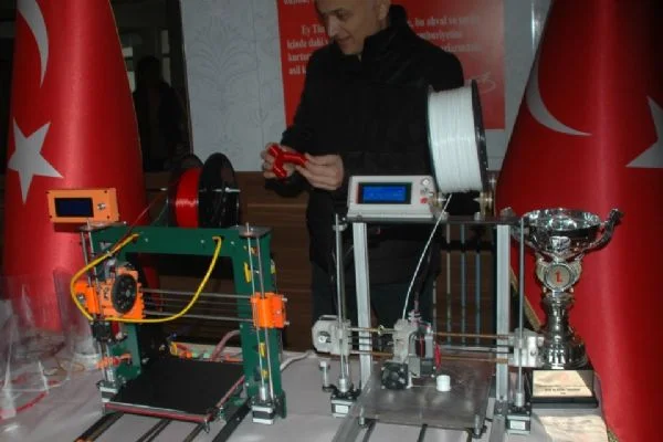 Türk bilim insanları, birden fazla hastaya yetebilecek solunum cihazı aparatı geliştirdi
