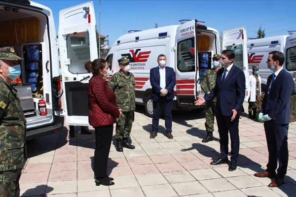 Türkiye'den Arnavutluk'a ambulans yardımı