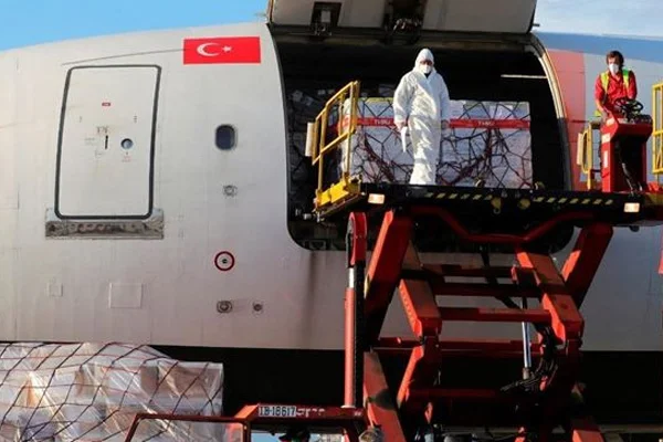 Türkiye'den bir ülkeye daha koronavirüs yardımı