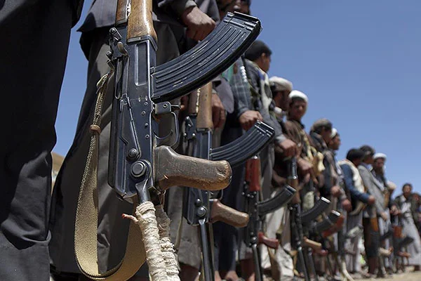 Yemen'de, hükümete bağlı 3 askeri birlik saf değiştirdi