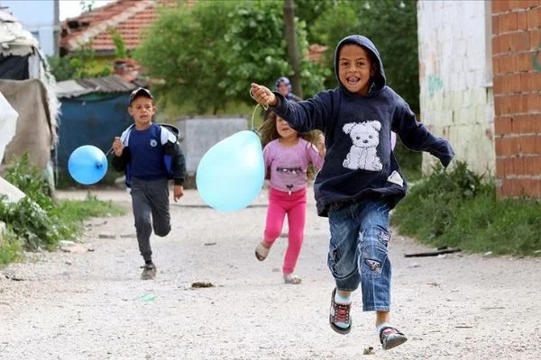14 yaş altı çocuklar uzun zaman sonra ilk kez sokağa çıktı
