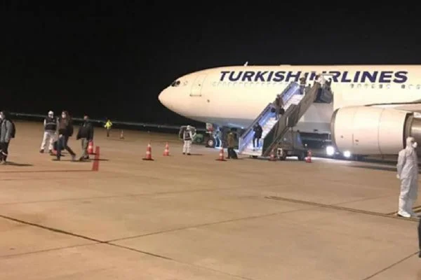 ABD'den 349 Türk vatandaşı uçakla Antalya'ya getirildi