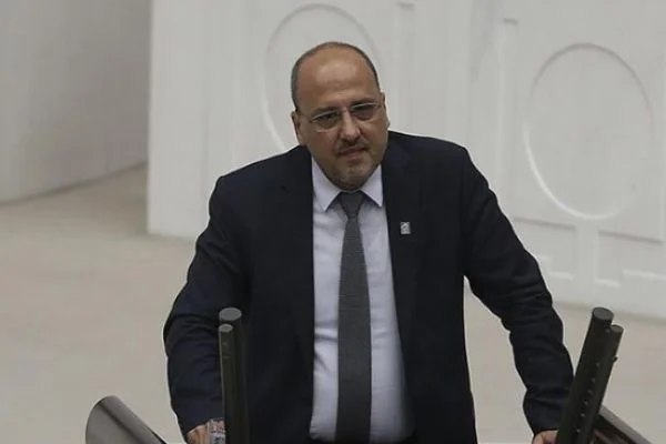 Ahmet Şık, HDP'den istifa etti