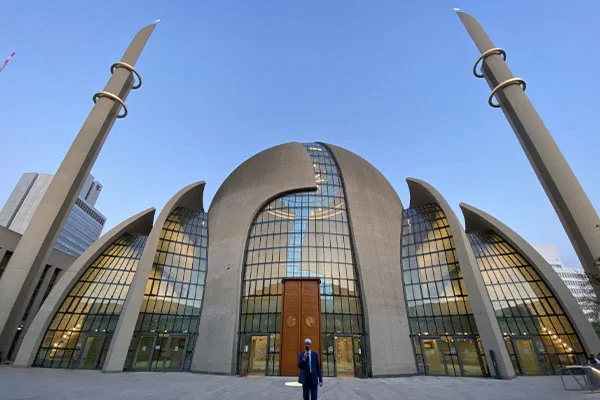 Almanya'da camiler yeniden ibadete açıldı